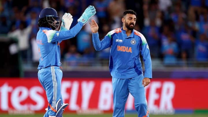 নিজের মাত্র দ্বিতীয় ওয়ান ডে ম্যাচেই পাঁচ সাফল্য পেলেন তিনি। এত কম ম্যাচ খেলে আর কোনও ভারতীয় তারকা পাঁচ উইকেট পাননি।