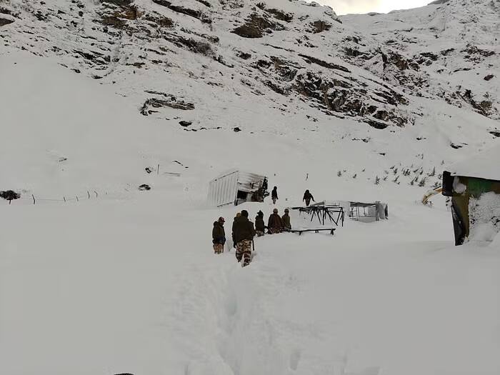 Chamoli Avalanche Update:ચમોલી હિમસ્ખલનમાં 4 કામદાર હજુ પણ લાપત્તા, ડ્રોનથી કરવામાં આવી રહી છે શોધ 4 workers still missing in Chamoli avalanche, search is being done using drones Chamoli Avalanche Update:ચમોલી હિમસ્ખલનમાં 4 કામદાર હજુ પણ લાપત્તા, ડ્રોનથી કરવામાં આવી રહી છે શોધ