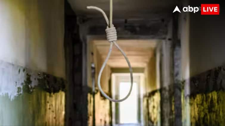 NEET Candidates Suicided in Tamil Nadu Father Claim Daughter was tensed about exam तमिलनाडु: NEET पेपर में फेल होने के डर से छात्रा ने किया सुसाइड, पिता बोले- एग्जाम को लेकर टेंशन में थी बेटी