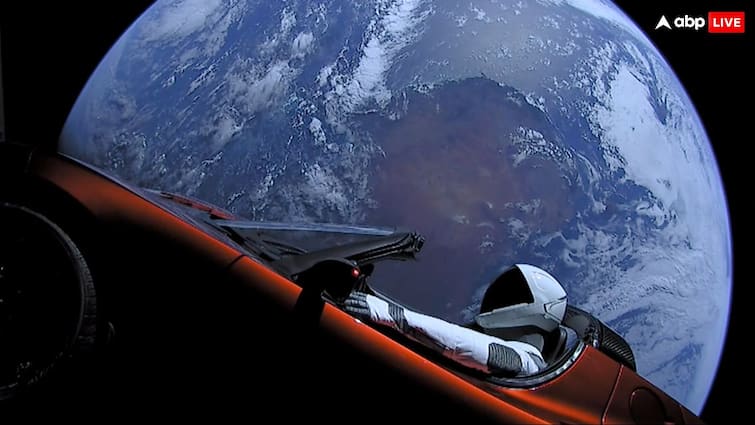 Elon Musk Company SpaceX Falcon Rocket Along with Tesla Roadster Car Floating in Space इतने सालों से स्पेस में सूर्य के चक्कर काट रही Tesla की यह कार, जानें क्या है वजह?