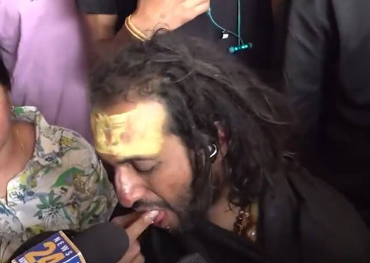 उन्होंने आगे कहा कि आप उसे अलग तरीके से देख रहे हैं. मैं तो अभी भी वैसे ही सोचता हूं. जैसे आप सभी लोग मेरे फेवर में हो या अगेंस्ट में, ये मुझे नहीं पता है. मैं तो बस महादेव के ही हिसाब से चल रहा हूं.