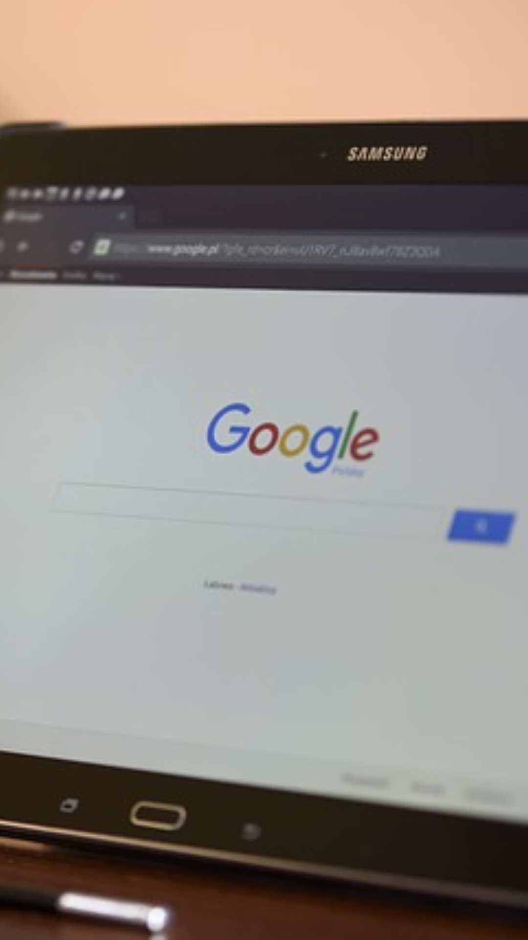 Google की रिपोर्ट के अनुसार, 16 एक्सटेंशन्स के कारण 3.2 मिलियन यूजर्स प्रभावित हो सकते हैं. इन एक्सटेंशन्स को हैकर्स ने हाईजैक कर लिया था जिससे यूजर्स का डेटा असुरक्षित हो गया.