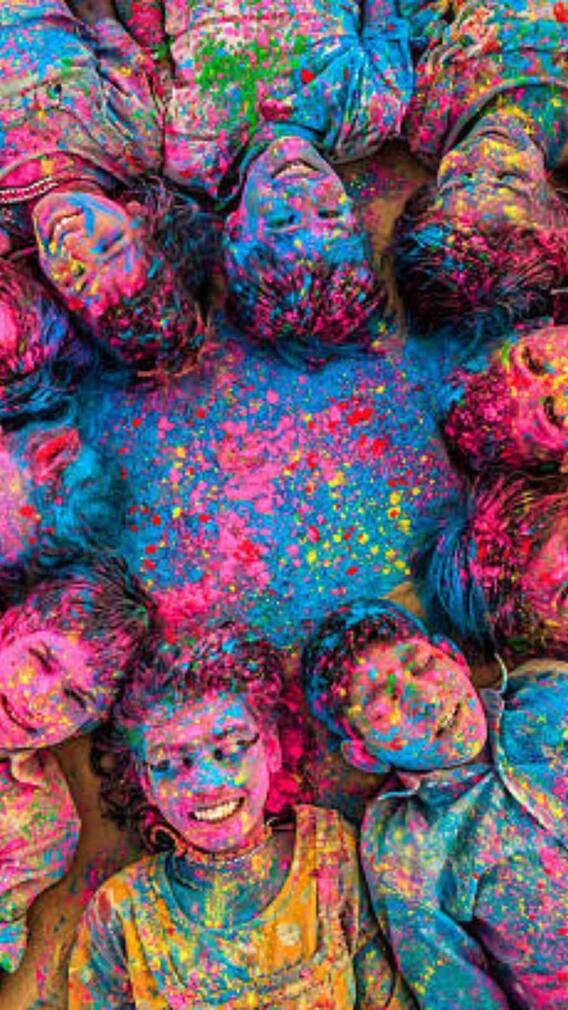 मथुरा की किन गलियों में दिखते हैं होली के असली रंग?