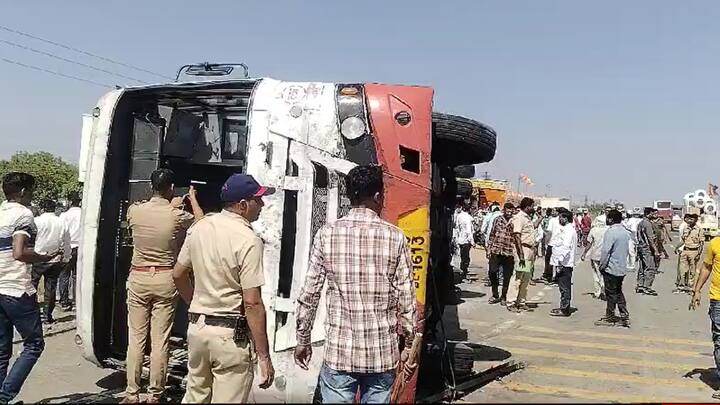 दरम्यान, पोलीस व जिल्हा प्रशासनाने अपघाताची दखल घेत मदत व बचावकार्य सुरू केले असून महामार्गावरच हा अपघात झाल्याने स्थानिकांनी मोठी गर्दी केल्याचं दिसून येत आहे.