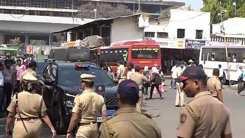 Swargate Bus Depot Marathi News: स्वारगेट बसस्थानकात उभ्या असलेल्या शिवशाही बसमध्ये 26  वर्षीय युवतीवर बलात्कार करणारा नराधम दत्तात्रय गाडे हा पुणे पोलिसांच्या अटकेत आहे.