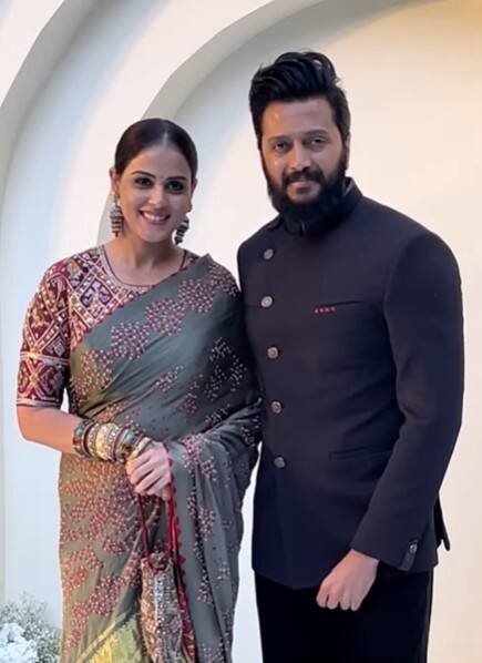 बॉलिवुड जगतात प्रसिद्ध असलेली रितेश देशमुख आणि जेनिलिया डिसुझा ही जोडीदेखील आशुतोष गोवारीकर यांच्या मुलाच्या विवाह सोहळ्यास उपस्थित होती.