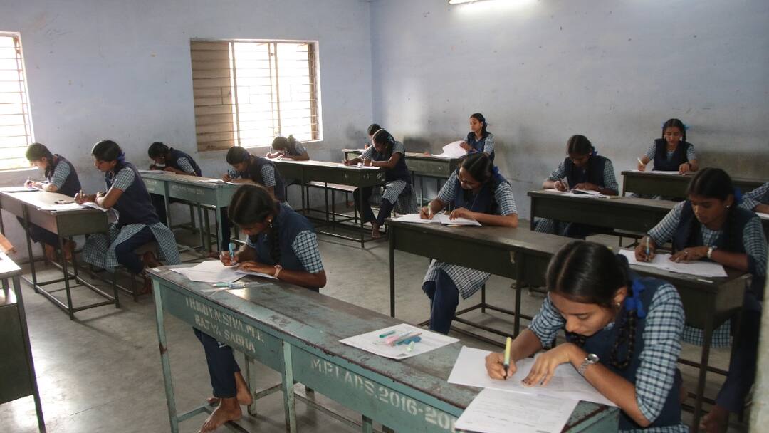 TN 12th Exam: பிளஸ் 2 தேர்வு... சேலத்தில் 151 மையங்களில் 37,938 மாணவர்கள் தேர்வு எழுதுகின்றனர்