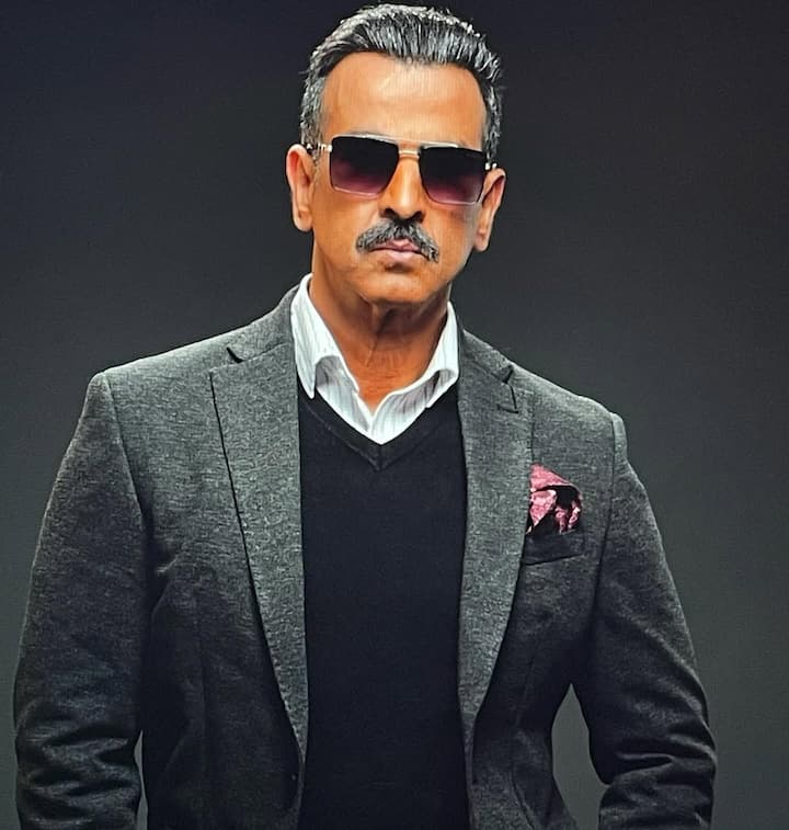 Ronit has worked in many great films like 'Student of the Year', 'Two States', 'Boss', 'Shahzada', 'Legger' and 'Gumrah' in his career.