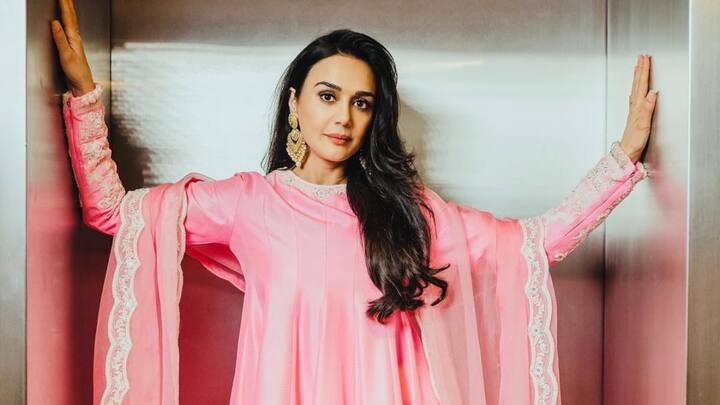 With a blend of elegance and comfort, this baby blush pink A-line kurti with a matching palazzo fits perfectly. It is simple yet sophisticated for wedding festivities, making it chic and graceful. (Image Source: Instagram/ realpz)