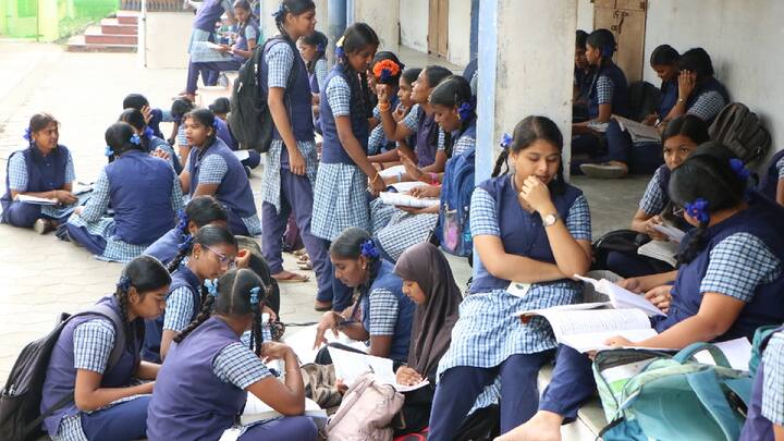 TN 12th Exam: பிளஸ் 2 தேர்வு... சேலத்தில் 151 மையங்களில் 37,938 மாணவர்கள் தேர்வு எழுதுகின்றனர்