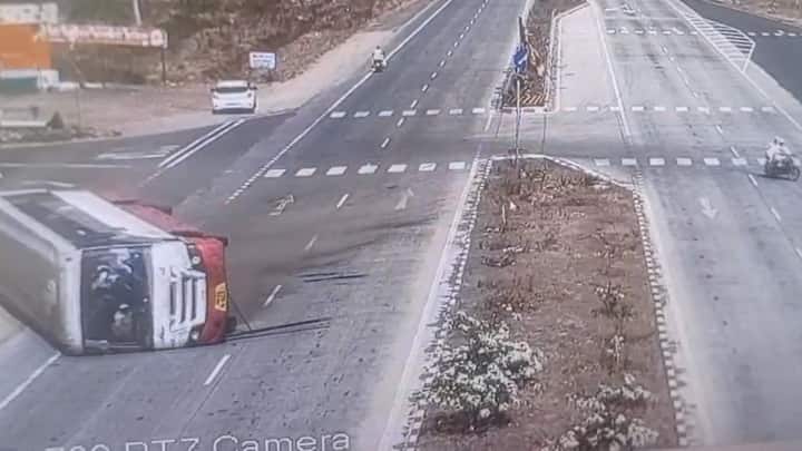 एसटी बसचा हा अपघात अतिशय भीषण होता, या भीषण अपघातात बसमधील 48 प्रवाशांपैकी 36 प्रवाशांना जबर मार लागा आहे. त्यापैकी, 6 जणांची प्रकृती अत्यवस्थ आहे.