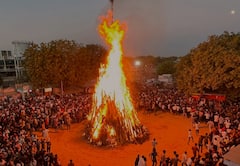 Holika Dahan 2025 Upay: આર્થિક સમૃદ્ધિ માટે હોળીના દિવસે કરો આ સિદ્ધ ઉપાય, ધનધાન્યમાં થશે વૃદ્ધિ