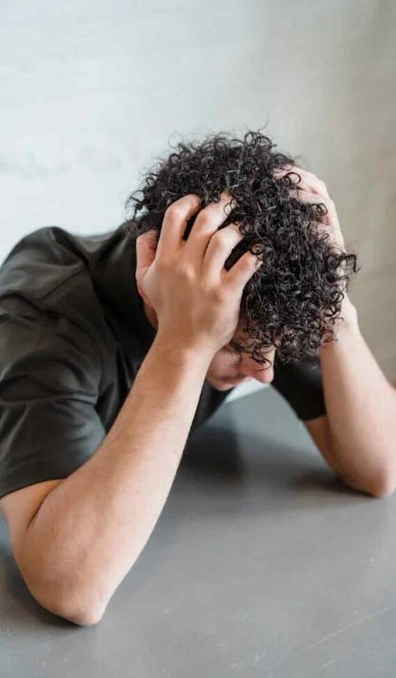 किस वजह से होता है सिर में दर्द