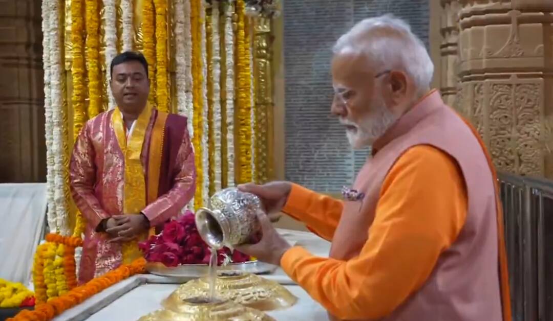 PM Modi: પીએમ મોદીએ કર્યા સોમનાથ દાદાના દર્શન, લોક કલ્યાણ માટે પ્રાર્થના કરી, શેર કર્યો વીડિયો Gujarat Visit News PM Modi on three day visit to and shares Somnath Mahadev Mandir Video on Social media PM Modi: પીએમ મોદીએ કર્યા સોમનાથ દાદાના દર્શન, લોક કલ્યાણ માટે પ્રાર્થના કરી, શેર કર્યો વીડિયો