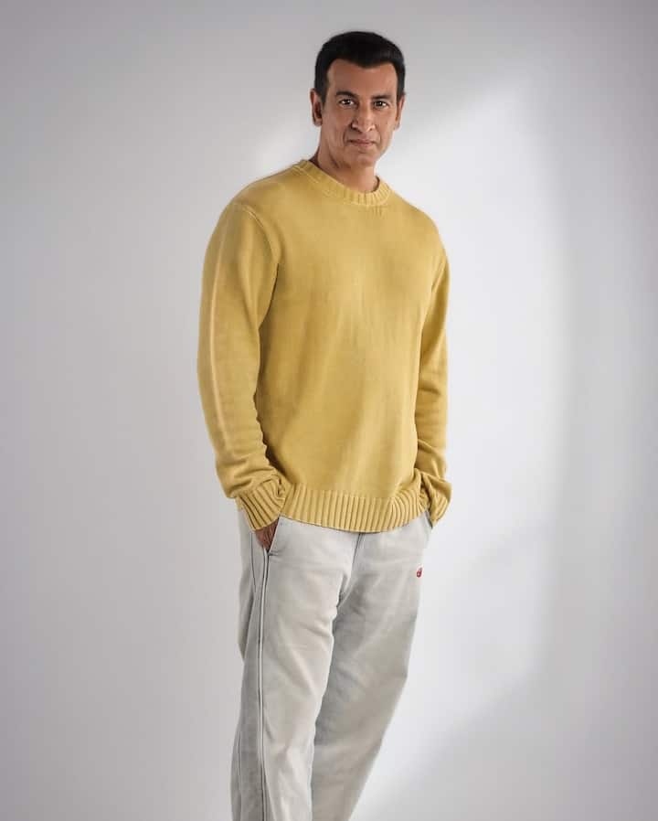 Actually, we are talking about many superhit shows in TV and actor Ronit Roy, who has won his acting in many brilliant Bollywood films. Yes, before Shahrukh, Ronit Roy was offered the role of Arjun of 'Pardes'.