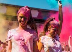 Holi Skin Care Tips: મનભરીને રમો રંગોની હોળી પરંતુ પહેલા સ્કિનને આ રીતે કરી લો પ્રોટેક્ટ