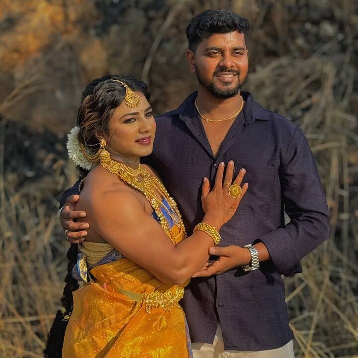 चित्रा ने अपने लॉन्ग टाइम बॉयफ्रेंड किरण राज से शादी की है. कुछ तस्वीरों में वो अपने पति संग रोमाटिंक पोज देती हुई भी दिखाई दी हैं.