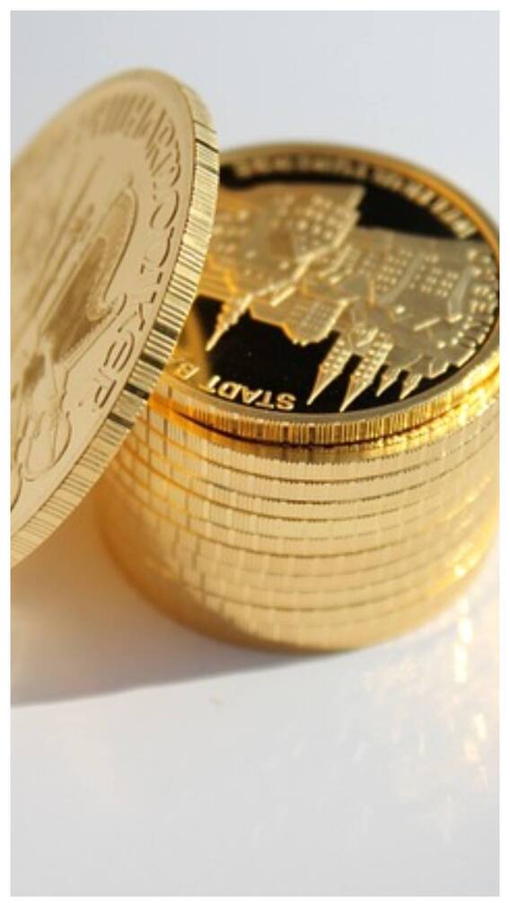 सोने की कीमतों में आई गिरावट, जानिए 10 ग्राम 24 कैरेट गोल्ड का नया रेट