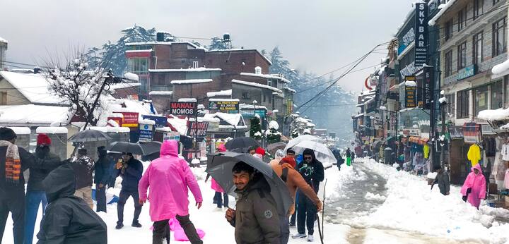 किन्नौर जिले के कल्पा में एक सेंटीमीटर हिमपात दर्ज किया गया. मनाली और आसपास के इलाकों तथा चंबा के पांगी से भी हिमपात दर्ज किया गया है.