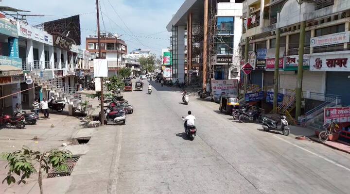 सरपंच संतोष देशमुख हत्या प्रकरणाच्या पार्श्वभूमीवर आरोप पत्रातून समोर आलेल्या फोटोज नंतर आज बीड जिल्हा बंदची हाक देण्यात आली आहे.