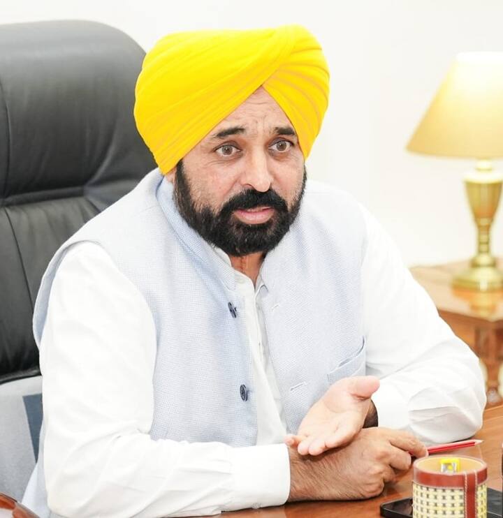 ਬਠਿੰਡਾ ਦੇ ਡਿਪਟੀ ਕਮਿਸ਼ਨਰ ਸ਼ੌਕਤ ਅਹਿਮਦ ਨੇ ਕਾਨੂੰਨਗੋ ਨੂੰ ਜ਼ਮੀਨ ਦੀ ਰਜਿਸਟਰੀ ਕਰਨ ਦਾ ਅਧਿਕਾਰ ਦੇ ਦਿੱਤਾ ਹੈ। ਉਨ੍ਹਾਂ ਕਿਹਾ ਕਿ ਕਿਸੇ ਵੀ ਤਹਿਸੀਲਦਾਰ ਦਫ਼ਤਰ ਵਿੱਚ ਲੋਕਾਂ ਨੂੰ ਕੋਈ ਮੁਸ਼ਕਿਲ ਪੇਸ਼ ਨਹੀਂ ਆਉਣ ਦਿੱਤੀ ਜਾਵੇਗੀ। ਕਾਨੂੰਨਗੋ ਨੂੰ ਜ਼ਮੀਨ ਦੀ ਰਜਿਸਟਰੀ ਕਰਨ ਦਾ ਅਧਿਕਾਰ ਦੇਣ ਲਈ ਪੱਤਰ ਜਾਰੀ ਕੀਤਾ ਗਿਆ ਹੈ।