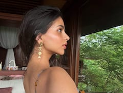 Suhana Khan Pics: बाली की हसीन वादियों में वेकेशन एंजॉय कर रही हैं सुहाना खान, रेड ड्रेस में दिए कातिलाना पोज