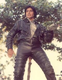 जब 21 साल छोटी एक्ट्रेस ने अमिताभ बच्चन संग दिए थे इंटीमेट सीन, फिल्म देखने के बाद शर्म से लाल हो गई थी अभिनेत्री