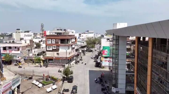 जिल्ह्यातील अकरा तालुक्यांमध्ये कडकडीत बंद पाळण्यात आला. बीड जिल्हा बंदला 100% कडकडीत प्रतिसाद मिळाला..