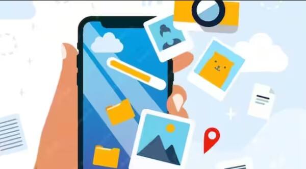 ਆਪਣੇ ਸਮਾਰਟਫੋਨ 'ਤੇ ਗੂਗਲ ਫੋਟੋਜ਼ ਐਪ ਖੋਲ੍ਹੋ। ਹੇਠਾਂ ਦਿਖਾਏ ਗਏ ਲਾਇਬ੍ਰੇਰੀ ਵਿਕਲਪ 'ਤੇ ਕਲਿੱਕ ਕਰੋ ਅਤੇ ਫਿਰ ਟ੍ਰੈਸ਼ ਸੈਕਸ਼ਨ 'ਤੇ ਜਾਓ। ਹੁਣ ਉਹ ਫੋਟੋਆਂ ਜਾਂ ਵੀਡੀਓ ਚੁਣੋ ਜੋ ਤੁਸੀਂ ਵਾਪਸ ਪ੍ਰਾਪਤ ਕਰਨਾ ਚਾਹੁੰਦੇ ਹੋ ਅਤੇ ਰੀਸਟੋਰ 'ਤੇ ਟੈਪ ਕਰੋ।