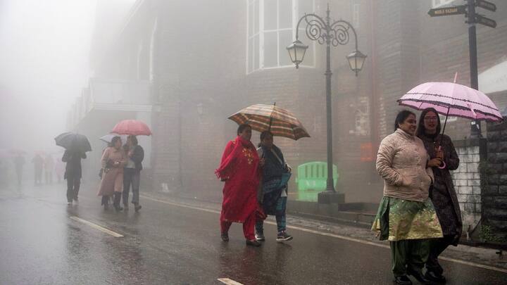 কলকাতায় সর্বনিম্ন কুড়ি ডিগ্রি সেলসিয়াস ও সর্বোচ্চ ৩০ ডিগ্রি সেলসিয়াসের নেমে যেতে পারে পারদ। সপ্তাহের শেষে অর্থাৎ সপ্তাহান্তে ফের তাপমাত্রা বাড়বে।  