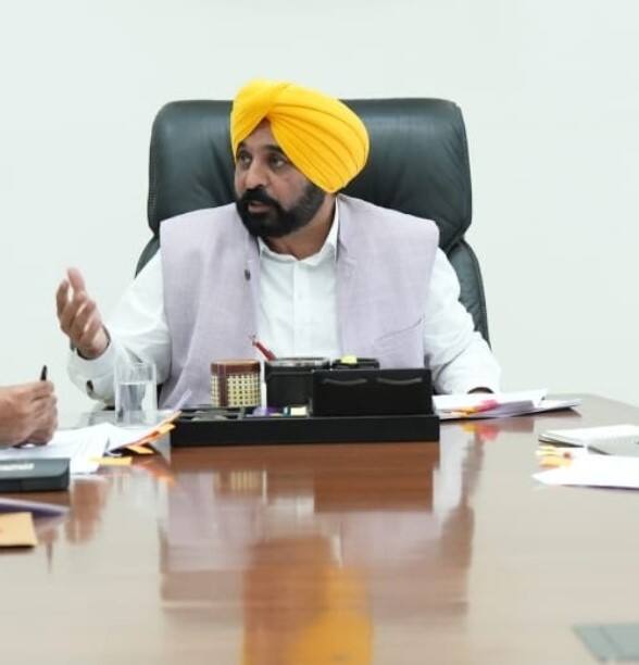 ਡਿਪਟੀ ਕਮਿਸ਼ਨਰ ਲੁਧਿਆਣਾ ਵਲੋਂ ਇਸ ਸਬੰਧੀ ਲੁਧਿਆਣਾ ਜ਼ਿਲ੍ਹੇ ਦੀਆਂ 15 ਤਹਿਸੀਲਾਂ ਤੇ ਸਬ ਤਹਿਸੀਲਾਂ 'ਚ ਕਾਨੂੰਗੋ ਤਾਇਨਾਤ ਕਰ ਦਿੱਤੇ ਗਏ ਹਨ, ਜੋ ਅੱਜ ਹੀ ਜਾ ਕੇ ਲੋਕਾਂ ਦੀਆਂ ਰਜਿਸਟਰੀਆਂ ਕਰਨਗੇ।