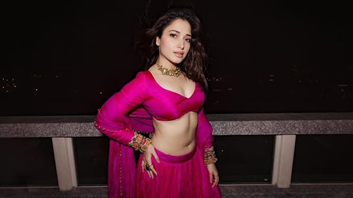 আলাপ হওয়ার পরে তমন্না নাকি বিজয়কে বলেছিলেন, বিজয়ই হলেন প্রথম সেই ব্যক্তি যাঁকে তমন্না পর্দায় প্রথম চুম্বন করবেন। এই কথা শুনে ভাল লেগেছিল বিজয়ের।