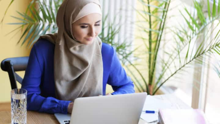 The first or second semester student of BS will be given a laptop, who has passed the intermediate with 65 per cent marks. Laptops will be given to students of medical and dental colleges who have secured 80 percent marks.