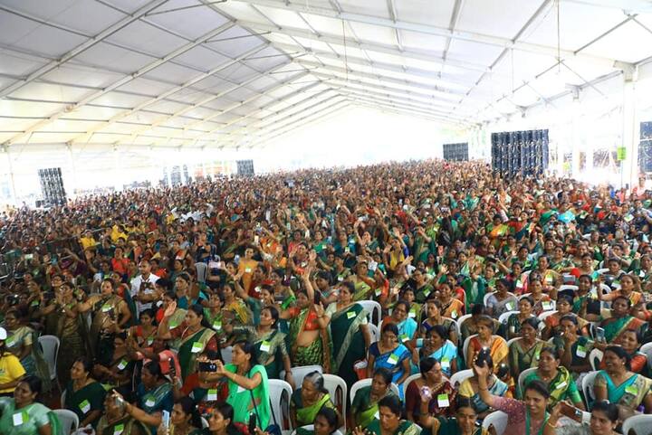 आदिती तटकरे यांनी माध्यमांशी बोलताना फेब्रुवारी महिन्याचे 1500 रुपये आंतरराष्ट्रीय महिला दिनाच्या पूर्वसंध्येला देणार असल्याची माहिती दिली होती. त्यामुळं फेब्रुवारीच्या महिन्याच्या हप्त्याची वाट पाहणाऱ्या बहि‍णींना दिलासा मिळाला.