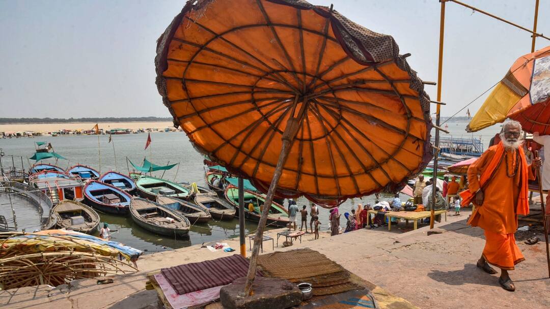 UP Ka mausam Weather Update Today 4 march up IMD Forecast cold day noida lucknow prayagraj weather यूपी में सर्दी की विदाई, अब बढ़ेगी गर्मी, अगले दो दिन तेज हवाओं का अलर्ट, जानें- मौसम का हाल