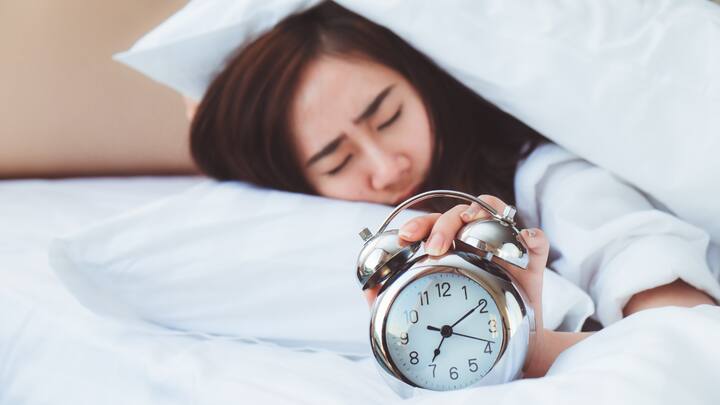 1. Refrain From Hitting The Snooze Button: Waking up ahead of time helps you plan your day better. Keep in mind snoozing can disrupt your sleep cycle. So instead of wasting more time sleeping, try to wake up a little earlier instead. (Image Source: Canva)