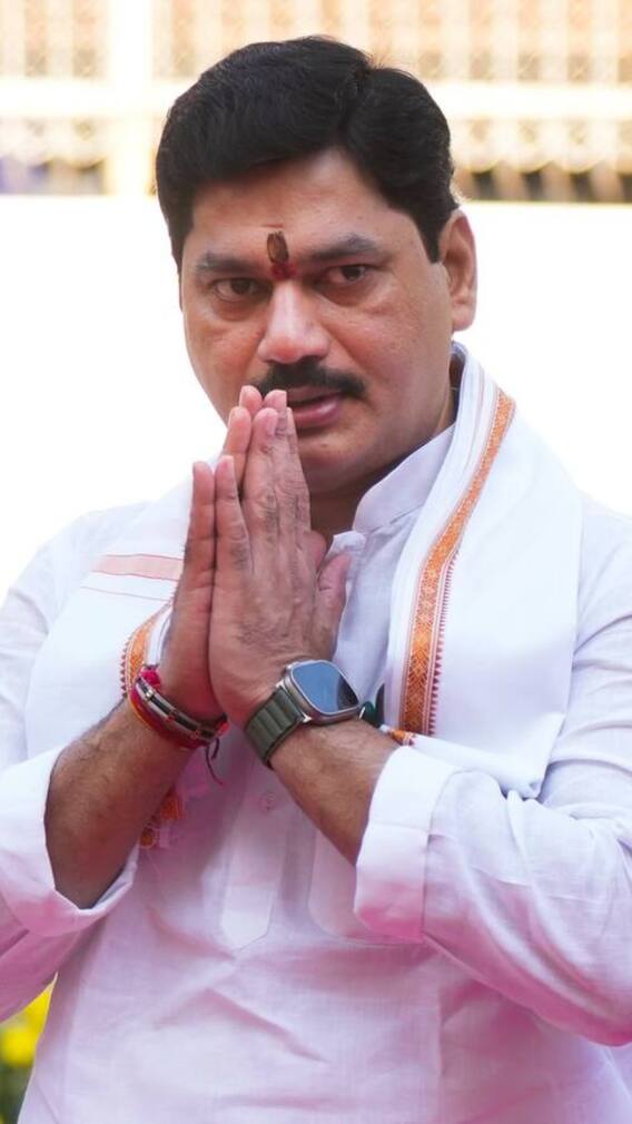 BJP से सियासत शुरू करने वाले धनंजय मुंडे कौन हैं?