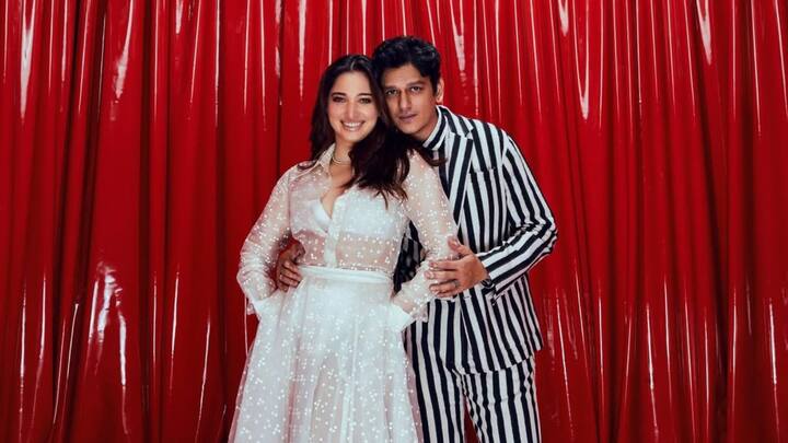 সোশ্যাল মিডিয়া থেকে তমন্না ও বিজয় দুজনেই নিজেদের অধিকাংশ ছবি মুছে ফেলেছেন। তবে এখনও তাঁরা ২ জন ২ জনকে সোশ্যাল মিডিয়ায় ফলো করেন।