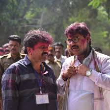 संतोष देशमुख हत्याप्रकरणाचा सूत्रधार वाल्मिक कराड हा धनंजय मुंडे यांचा जवळचा सहकारी आहे. त्यामुळे धनंजय मुंडे यांच्या मंत्रिपदाच्या राजीनाम्याची मागणी होत आहे.