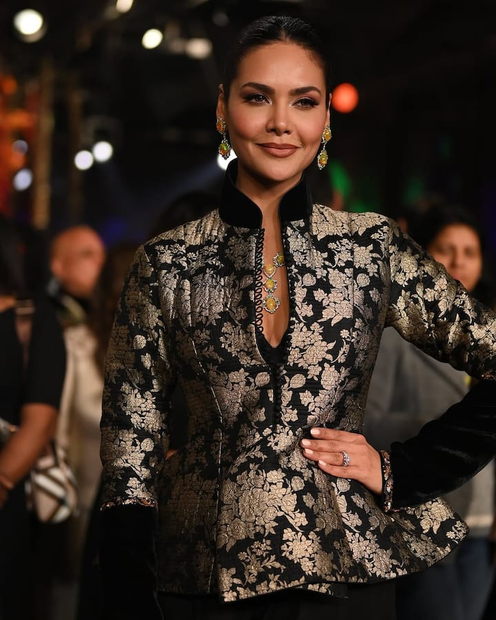 बॉलीवुड एक्ट्रेस ईशा गुप्ता भी शो में नजर आईं हैं. उनका रोल ज्यादा बढ़ा नहीं था. रिपोर्ट्स के मुताबिक ईशा को 2 करोड़ रुपये मिले हैं.