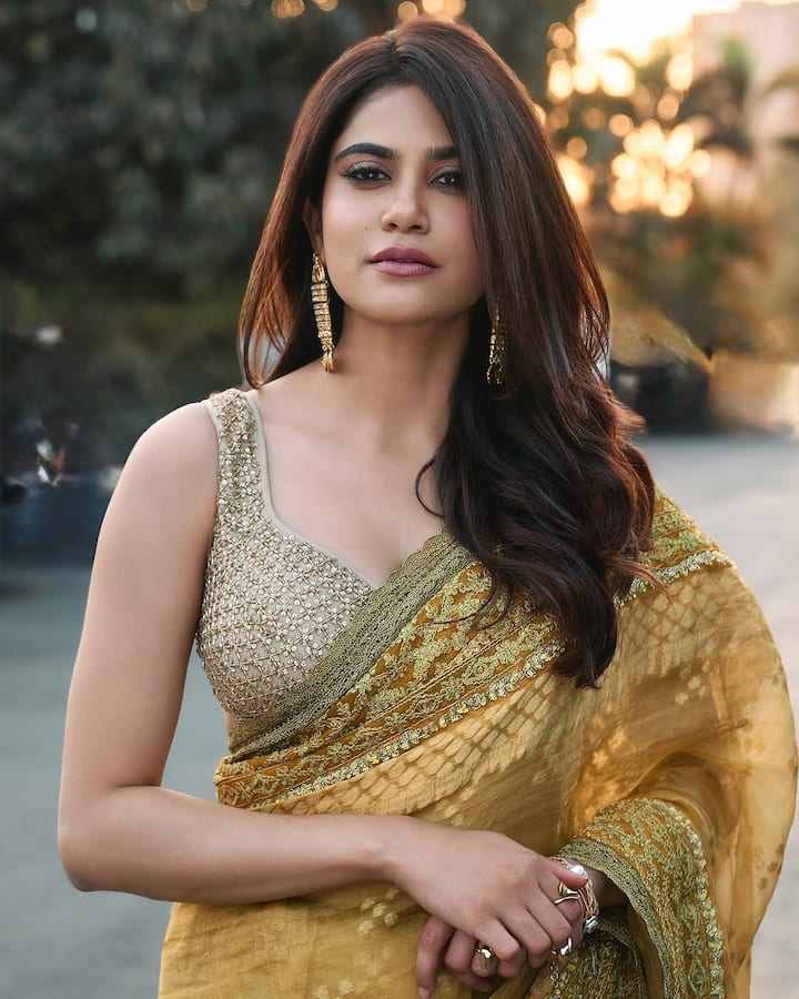 पम्मी ने बाबा निराला को अपने जाल में फंसाकर जेल पहुंचाया है. अदिति की एक्टिंग से लोग काफी इंप्रेस हुए हैं. उन्होंने इस शो के लिए 12-20 लाख रुपये चार्ज किए हैं.