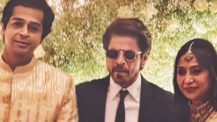 Shah Rukh Khan Graces Ashutosh Gowariker’s Son Konark’s Wedding, Wins Hearts With His Presence; Watch