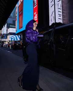 Nora Fatehi :साकी साकी गर्ल अभिनेत्री नोरा फतेहीचा गोल्डन लूक; चाहते घायाळ!