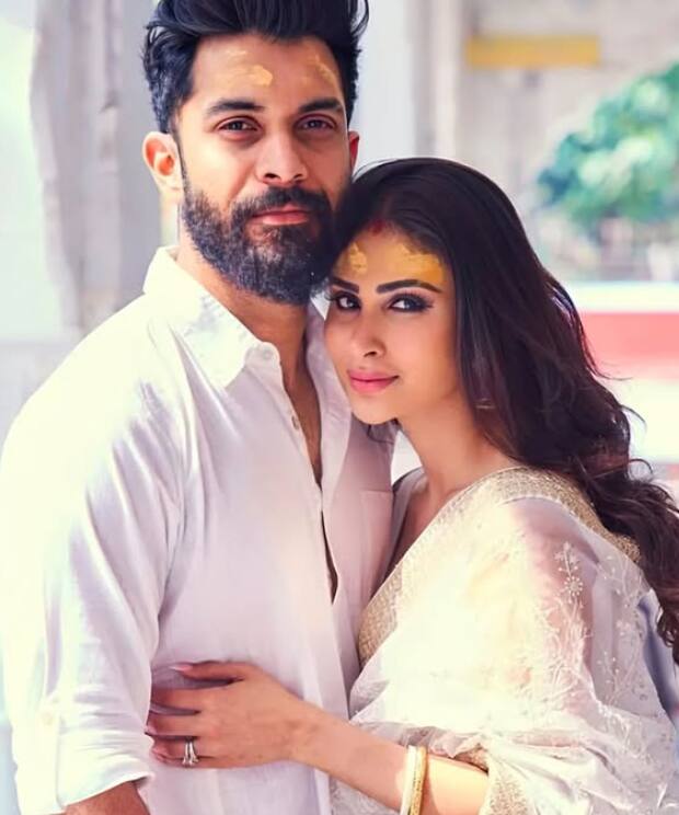 ये एक्ट्रेस कोई और नहीं टीवी की नागिन यानी मौनी रॉय हैं. मौनी अक्सर अपने पति के साथ क्वालिटी टाइम स्पेंड करती हुई नजर आती हैं लेकिन इन दिनों वे सूरज नंबियार से दूर हैं.एक्ट्रेस ने पोस्ट कर इस बात का खुलासा किया है.