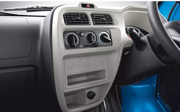 27km ਦੀ ਦਿੰਦਾ ਮਾਈਲੇਜ ਮਾਰੂਤੀ ਸੁਜ਼ੂਕੀ ਈਕੋ ਵਿੱਚ 1.2 ਲੀਟਰ ਦਾ ਪੈਟਰੋਲ ਇੰਜਣ ਮਿਲੇਗਾ ਜੋ 80.76 PS ਪਾਵਰ ਅਤੇ 104.4 Nm ਟਾਰਕ ਪੈਦਾ ਕਰਦਾ ਹੈ। ਇਹ ਪੈਟਰੋਲ ਅਤੇ ਸੀਐਨਜੀ ਮੋਡ ਵਿੱਚ ਉਪਲਬਧ ਹੈ। ਈਕੋ ਪੈਟਰੋਲ ਮੋਡ 'ਤੇ 20 ਕਿਲੋਮੀਟਰ ਪ੍ਰਤੀ ਲੀਟਰ ਅਤੇ ਸੀਐਨਜੀ ਮੋਡ 'ਤੇ 27 ਕਿਲੋਮੀਟਰ ਪ੍ਰਤੀ ਕਿਲੋਗ੍ਰਾਮ ਦੀ ਮਾਈਲੇਜ ਦਿੰਦਾ ਹੈ। ਈਕੋ ਵਿੱਚ ਲਗਾਇਆ ਗਿਆ ਇਹ ਇੰਜਣ ਸ਼ਕਤੀਸ਼ਾਲੀ ਪ੍ਰਦਰਸ਼ਨ ਪ੍ਰਦਾਨ ਕਰਦਾ ਹੈ।