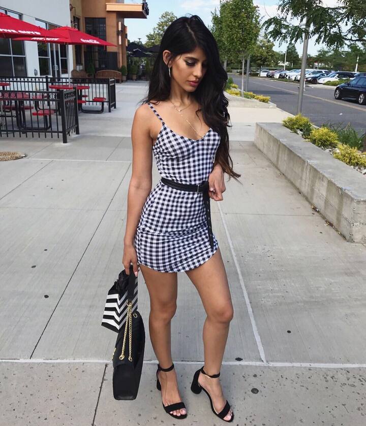 भारत और ऑस्ट्रेलिया के बीच चैंपियंस ट्रॉफी का पहला सेमीफाइनल दुबई में खेला जा रहा है. इस दौरान हार्दिक पांड्या की रूमर्ड गर्लफ्रेंड जैस्मिन वालिया टीम इंडिया को चीयर करने स्टेडियम पहुंची हैं.