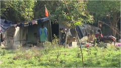 'सरकार हमें ये तो बता दें कि हम जाएं तो जाएं कहां', शास्त्री पार्क में झोपड़ी खालीकर बोले झुग्गीवासी