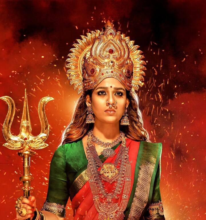 ஆர்.ஜே. பாலாஜி இயக்கத்தில், நடிகை நயன்தாரா நடிப்பில் 2020-ஆம் ஆண்டு ரிலீஸ் ஆன திரைப்படம் மூக்குத்தி அம்மன். இந்த படத்தை ஆர்ஜே பாலாஜி இயக்கியது மட்டுமின்றி, இப்படத்தில் ஹீரோவாகவும் நடித்திருந்தார். மேலும் இந்த படத்தில் ஊர்வசி, ஸ்மிருதி வெங்கட், அபி நட்சத்திரா, மௌலி, பி எஸ் ஆர் சீனிவாசன், அஜய் கோஸ், எல் ஆர் ஈஸ்வரி, மயில்சாமி, உள்ளிட்ட பலர் நடித்திருந்தனர்.