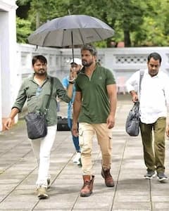 विवादों से खेसारी लाल यादव का है पुराना नाता, लाइव में शो लड़की को जड़ा था थप्पड़ तो एक का चल रहा है केस