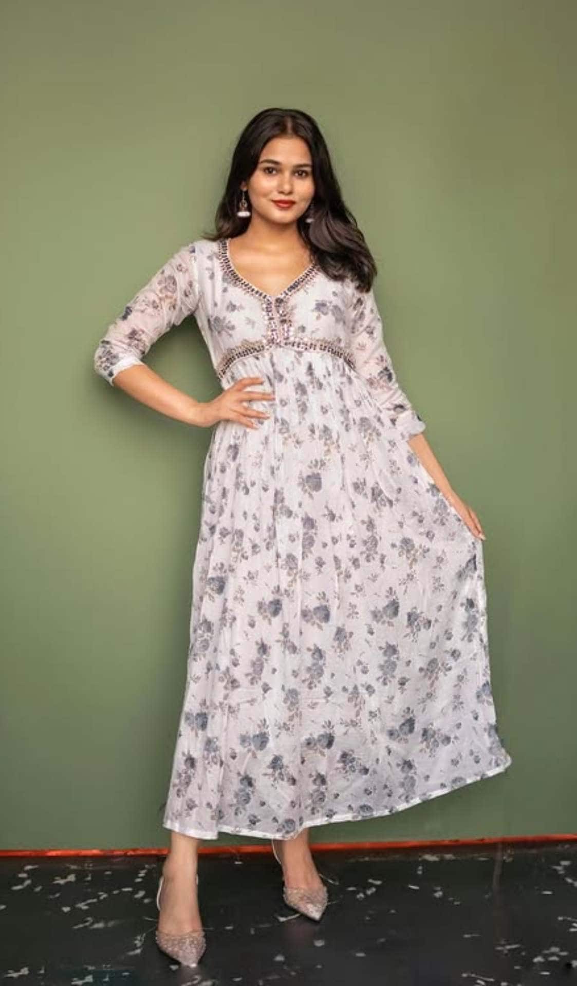 महिला दिवस पर ये आउटफिट ट्राई कर सकती हैं आप, काफी ग्रेसफुल लगेगा लुक